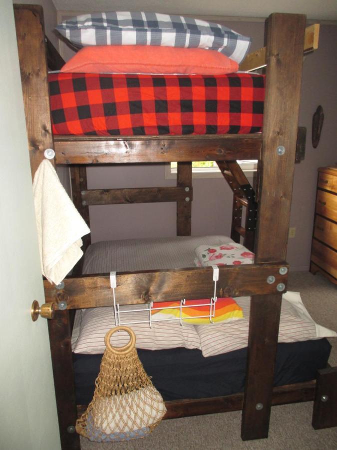 Nice Bunk Bed Уайтхорс Экстерьер фото